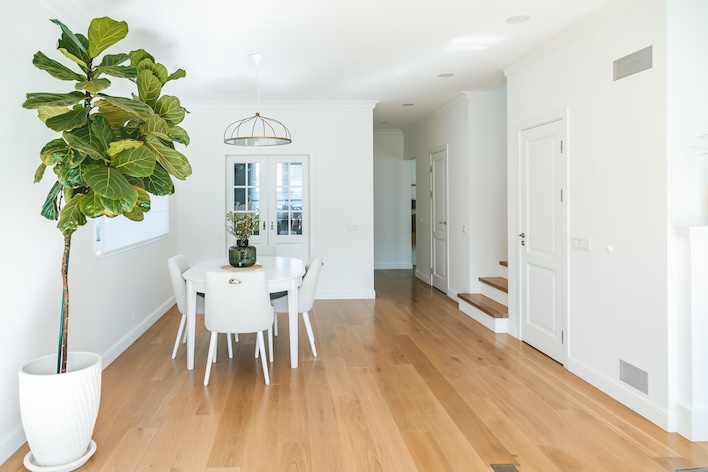 Bright modern interior featuring elegant moulding and trim details in a contemporary home.