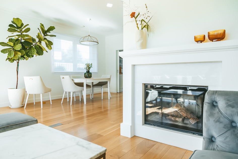 Bright modern interior featuring elegant moulding and trim details in a contemporary home.